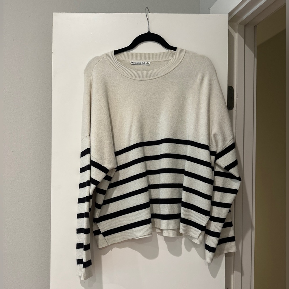 Abercrombie & Fitch Sweater